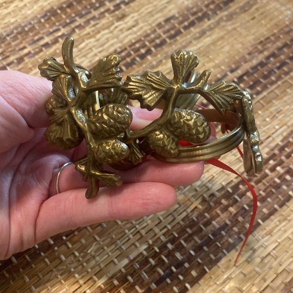 Vintage Brass napkin Rings - Picture 3 of 4